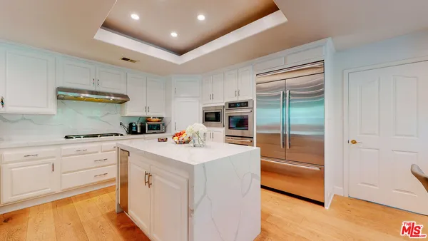 $15,950 | 4950 Densmore Avenue, Encino, CA 91436