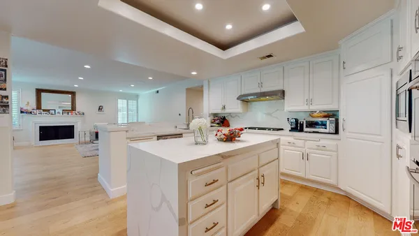 $15,950 | 4950 Densmore Avenue, Encino, CA 91436
