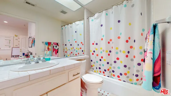 $15,950 | 4950 Densmore Avenue, Encino, CA 91436