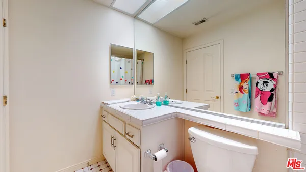 $15,950 | 4950 Densmore Avenue, Encino, CA 91436