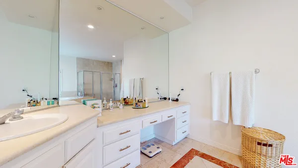 $15,950 | 4950 Densmore Avenue, Encino, CA 91436