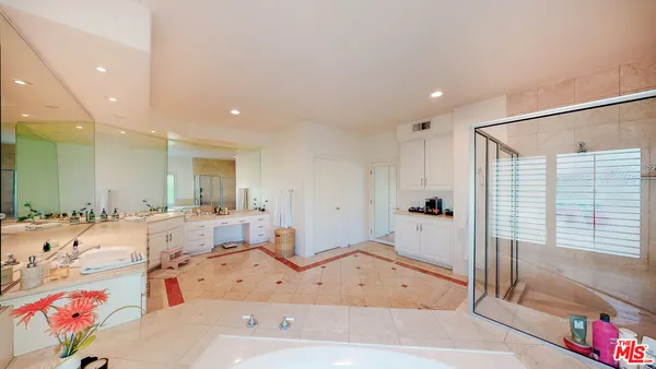 $15,950 | 4950 Densmore Avenue, Encino, CA 91436