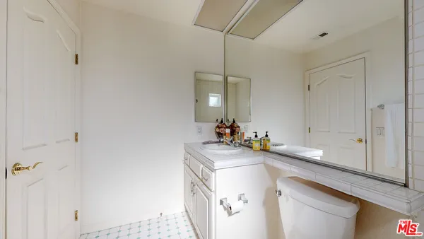 $15,950 | 4950 Densmore Avenue, Encino, CA 91436