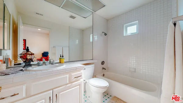 $15,950 | 4950 Densmore Avenue, Encino, CA 91436