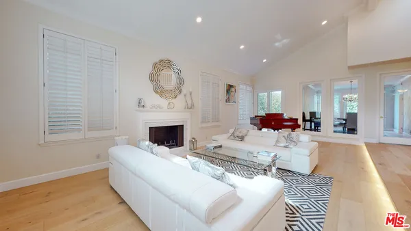 $15,950 | 4950 Densmore Avenue, Encino, CA 91436