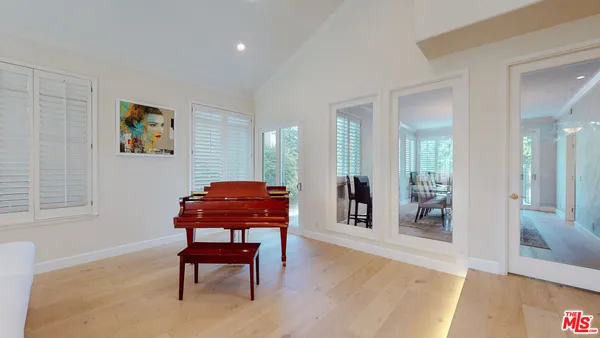 $15,950 | 4950 Densmore Avenue, Encino, CA 91436