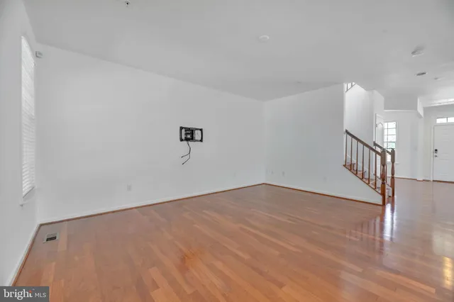 a view of empty room with window