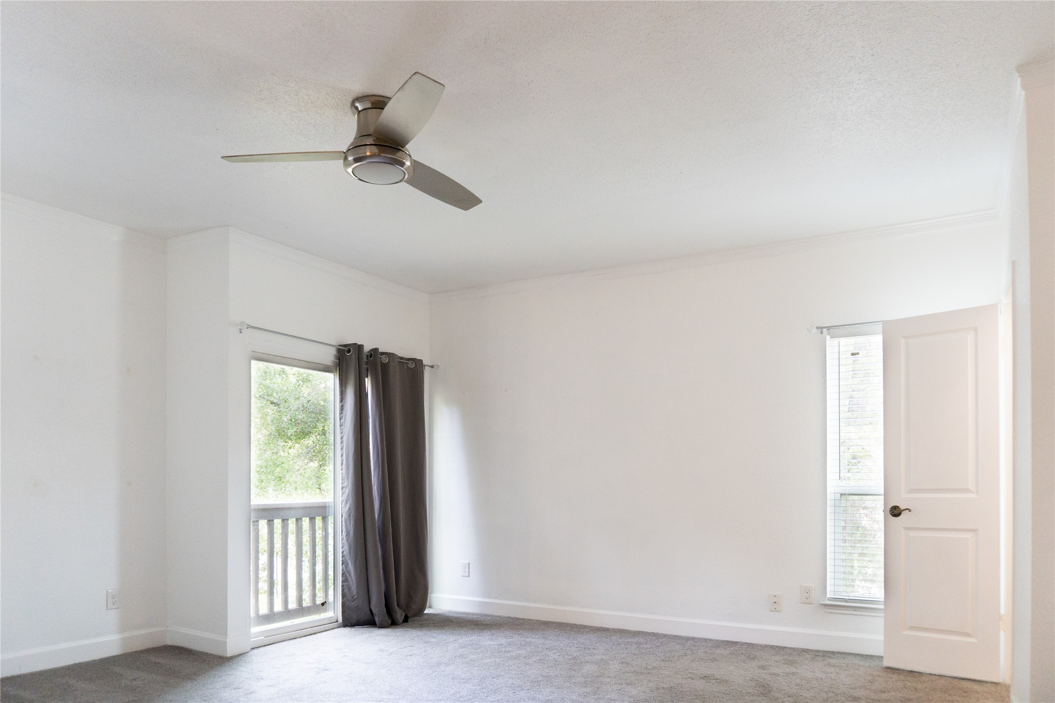 2100 Tanglewilde Street, Unit 455 Houston, TX 77063 - Photo 21 of 37 A spacious primary suite with soft carpet under foot!