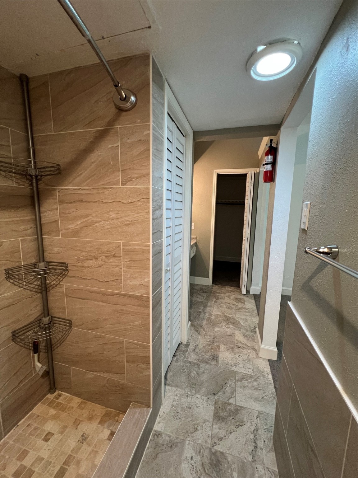 2100 Tanglewilde Street, Unit 455 Houston, TX 77063 - Photo 23 of 37 The ensuite bath has tile flooring that flows from the wet spaces into the vanity area!