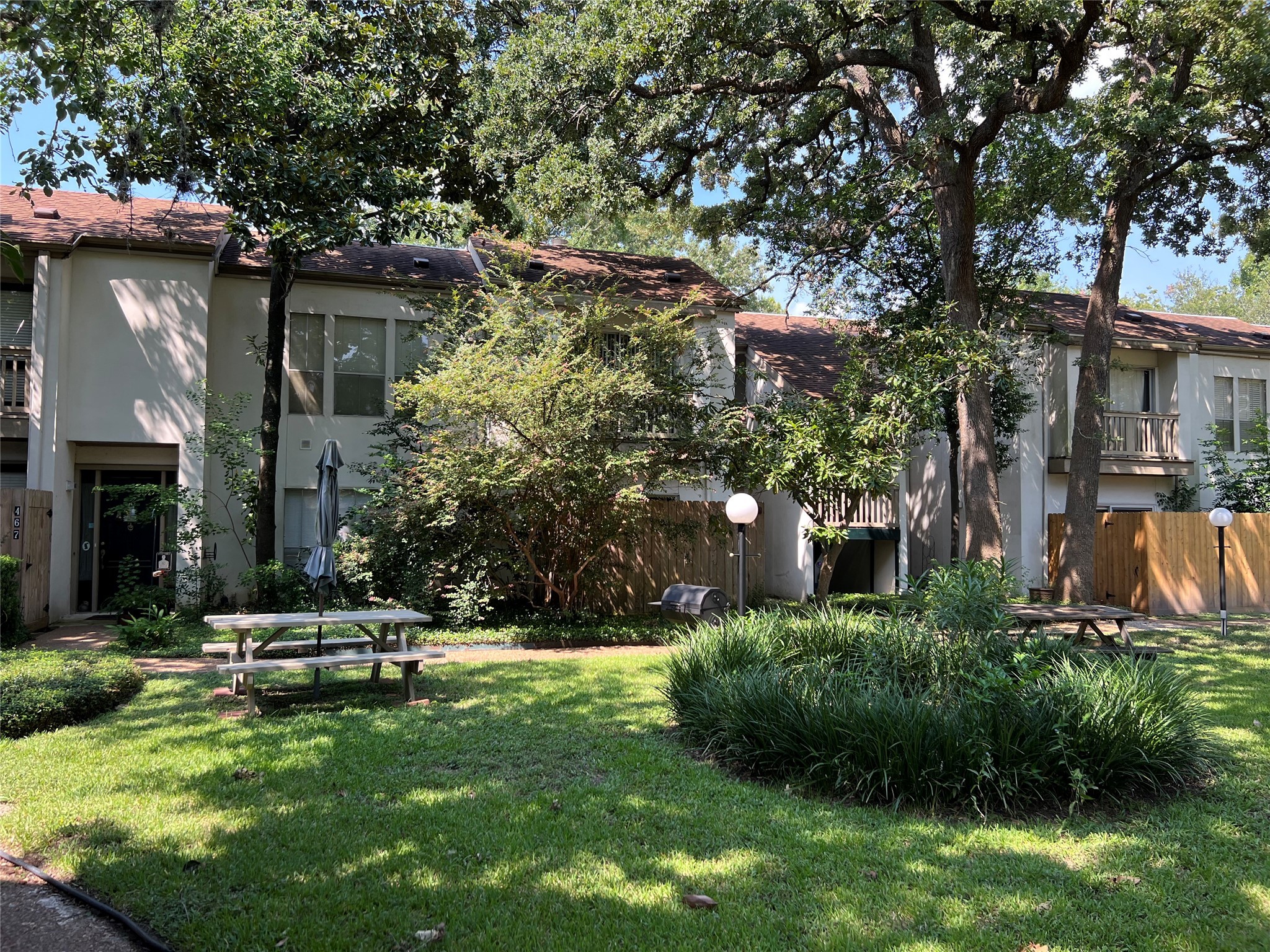 2100 Tanglewilde Street, Unit 455 Houston, TX 77063 - Photo 6 of 37 Grab your lunch and dine outside under the shady greenspace!