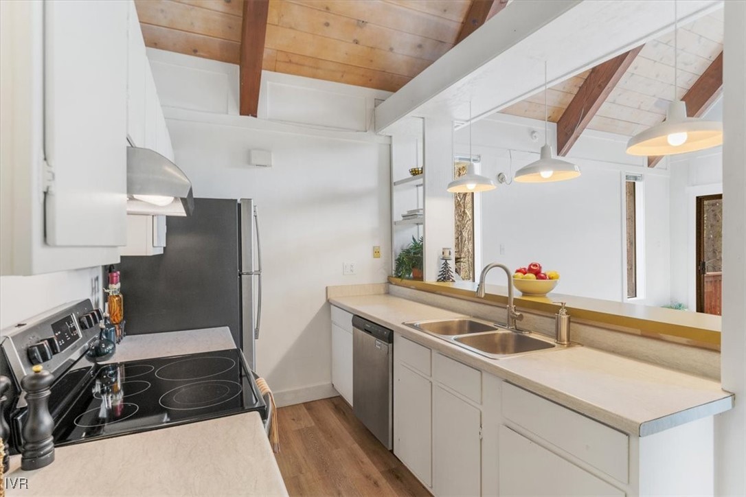 989 Tahoe Boulevard, Unit 20 Incline Village, NV 89451 - Photo 6 of 34 a kitchen with a sink and a refrigerator