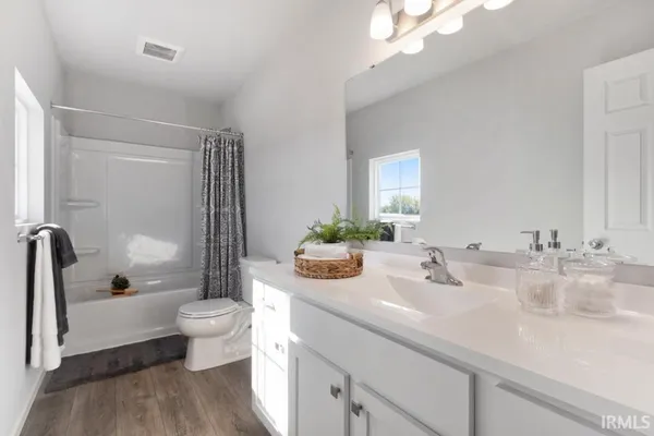 $360,230 | 806 Somerfield Drive, Lakeville, IN 46536