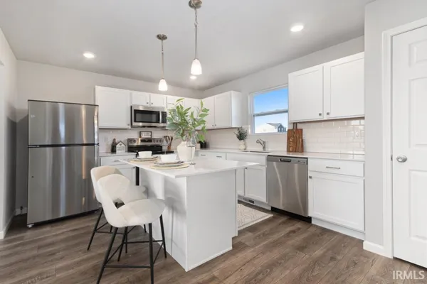 $360,230 | 806 Somerfield Drive, Lakeville, IN 46536