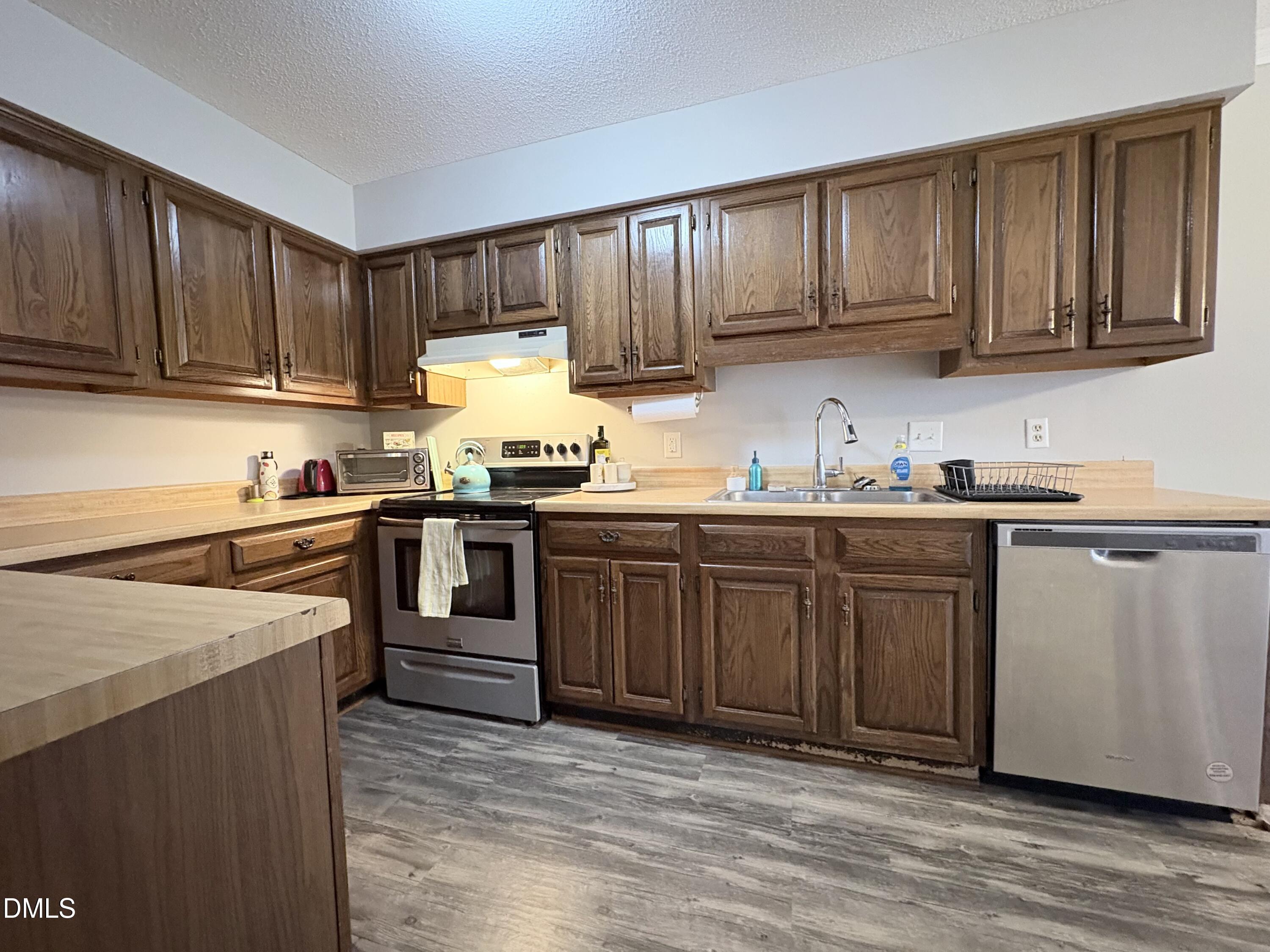 4139 Kaplan Drive Raleigh, NC 27606 - Photo 5 of 23