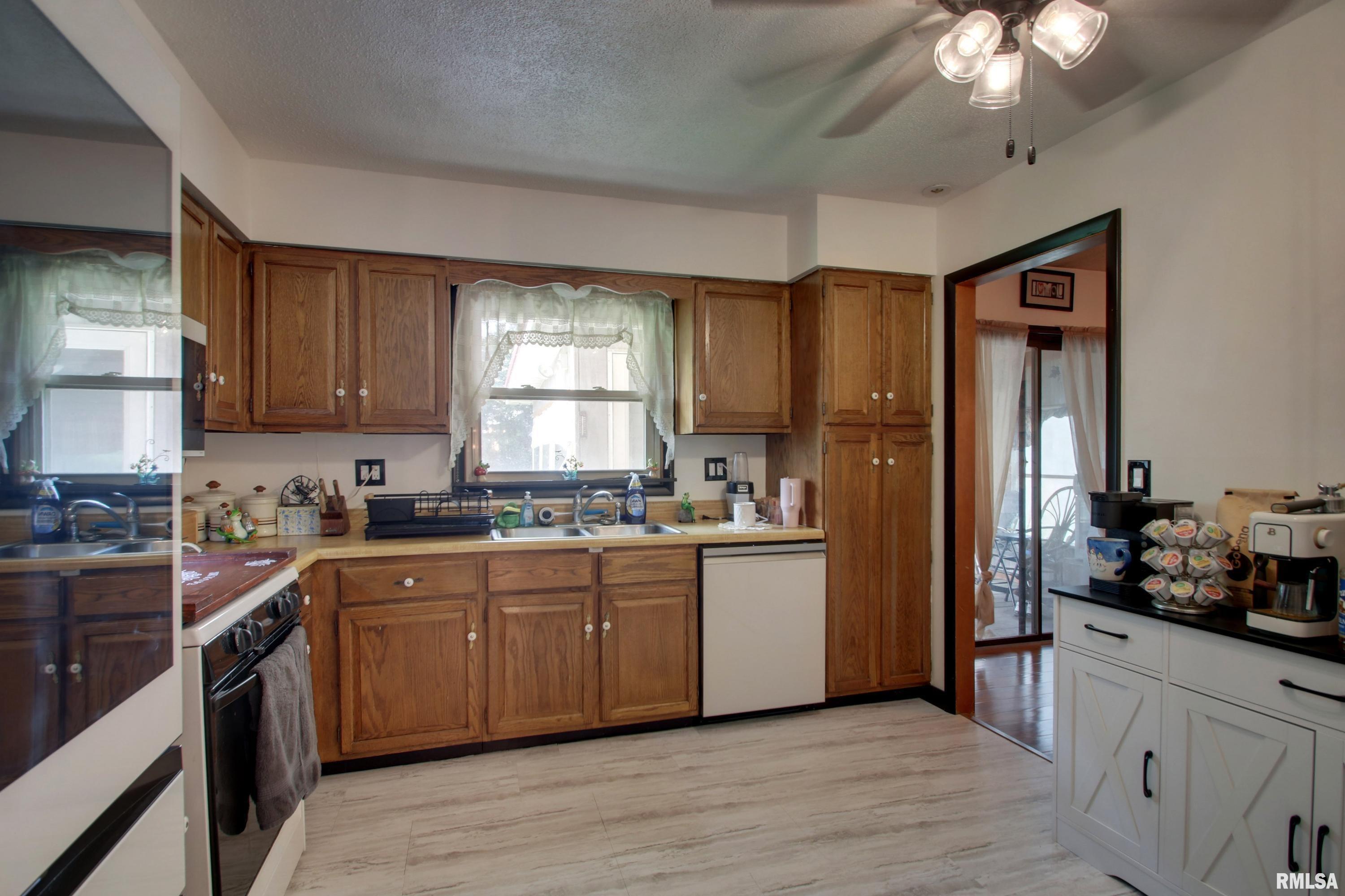 4526 Payson Road Quincy, IL 62305 - Photo 5 of 25 Gallery Image 5