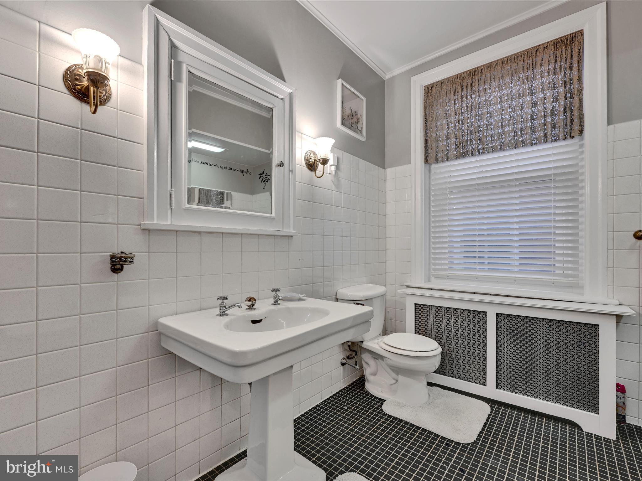 431 Centre Street Ashland, PA 17921 - Photo 28 of 57 Primary Bathroom