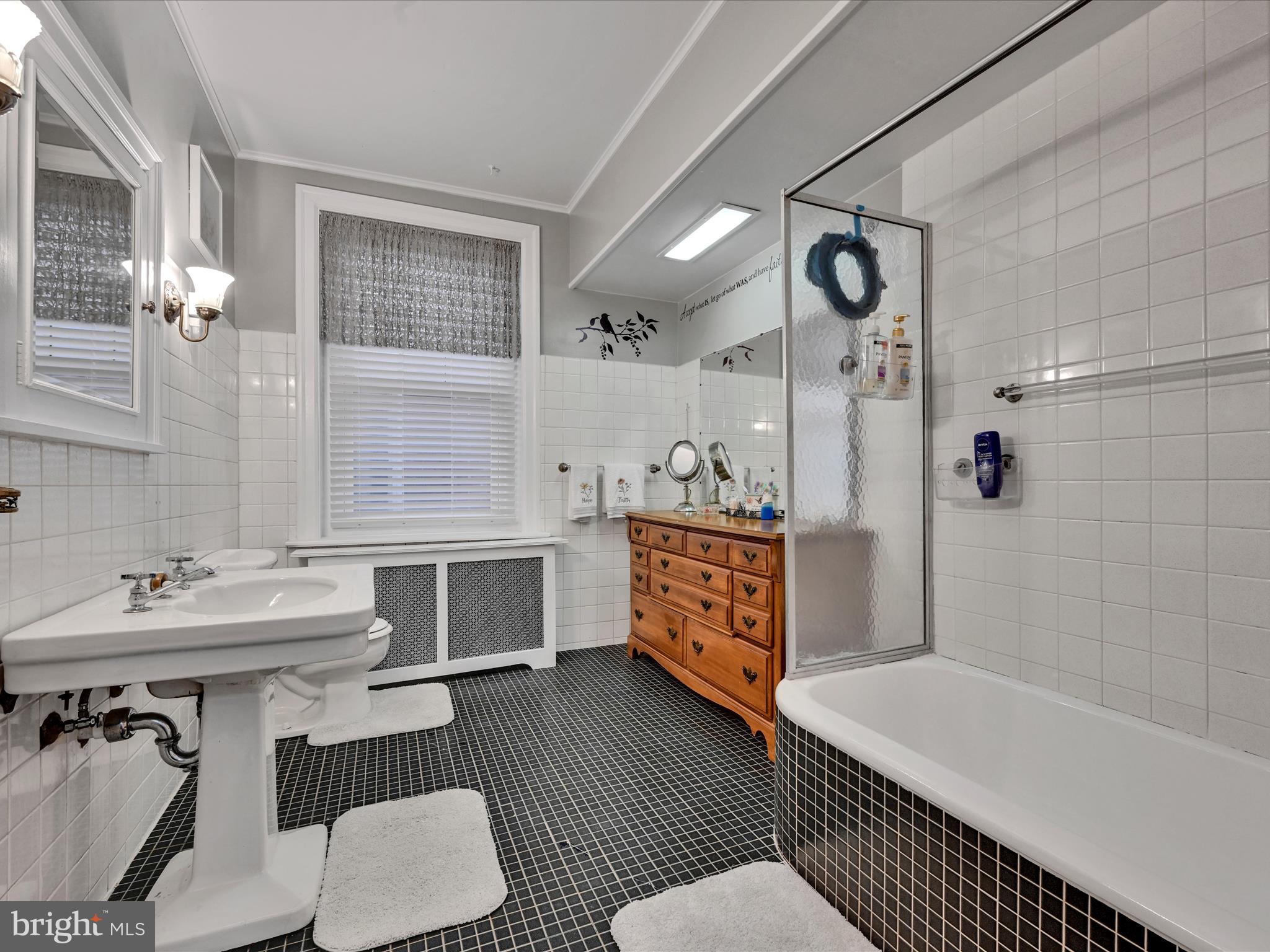 431 Centre Street Ashland, PA 17921 - Photo 32 of 51 Primary Bathroom