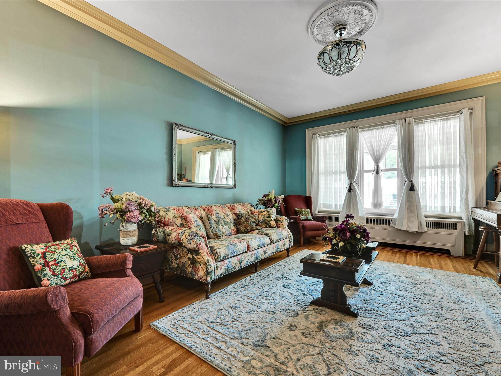 431 Centre Street Ashland, PA 17921 - Photo 5 of 57 Living Room