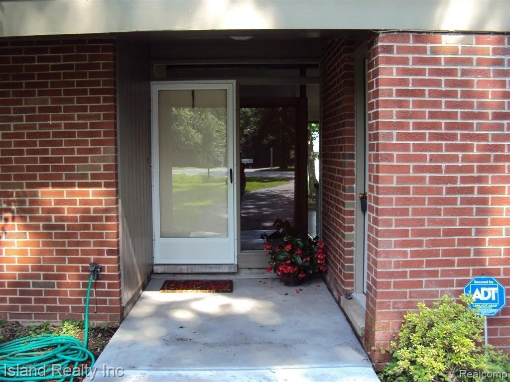 21969 Meridian Road Grosse Ile, MI 48138 - Photo 4 of 12 DSC00910.JPG