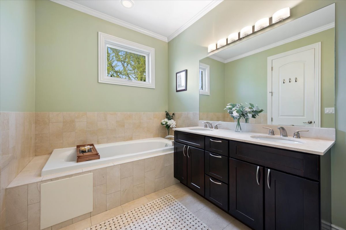 1426 West Irving Park Road, Unit 3 Chicago, IL 60613 - Photo 14 of 22 Gallery Image 14