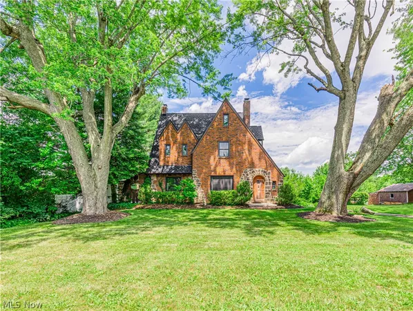 $375,000 | 6209 Columbus Road Northeast, Louisville, OH 44641