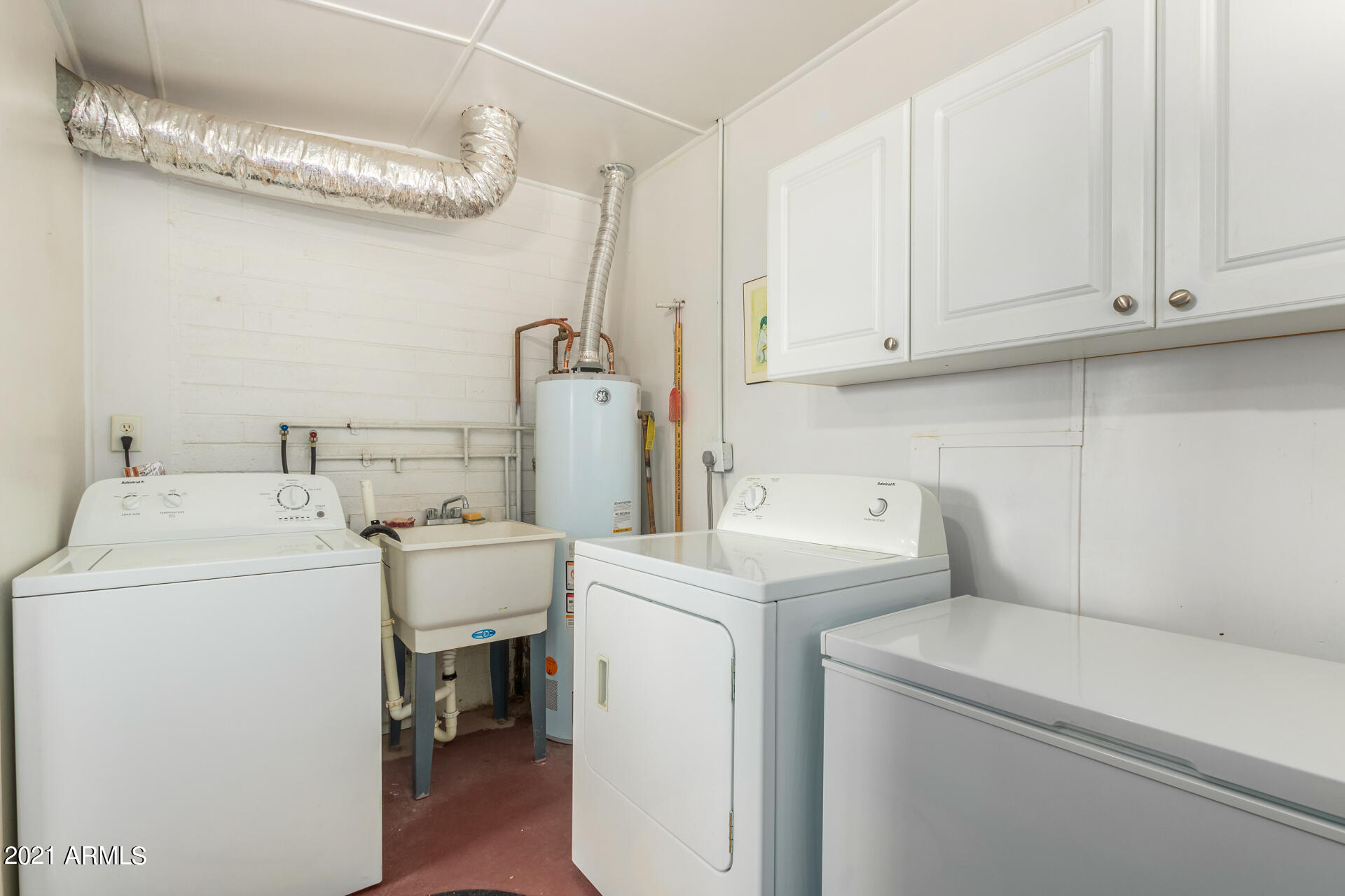 2908 West Charter Oak Road Phoenix, AZ 85029 - Photo 18 of 28 Laundry Room