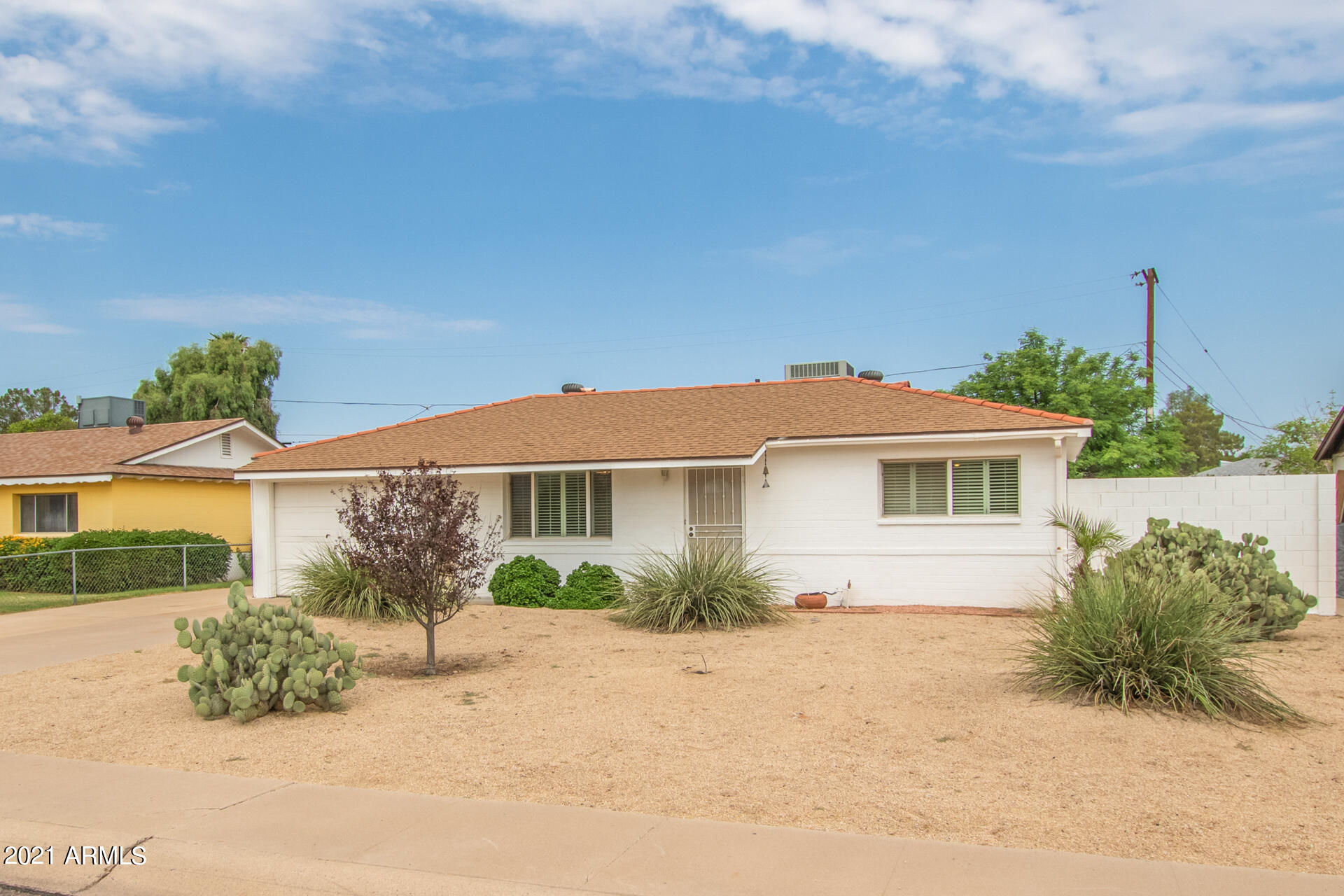2908 West Charter Oak Road Phoenix, AZ 85029 - Photo 3 of 28 2908 W Charter Oak Road