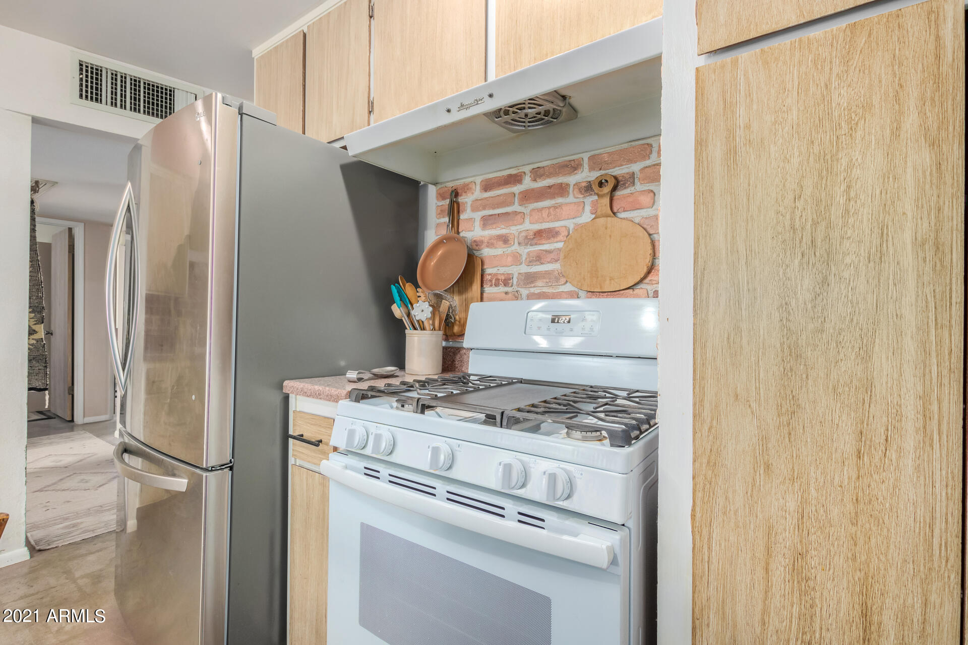 2908 West Charter Oak Road Phoenix, AZ 85029 - Photo 9 of 28 Kitchen