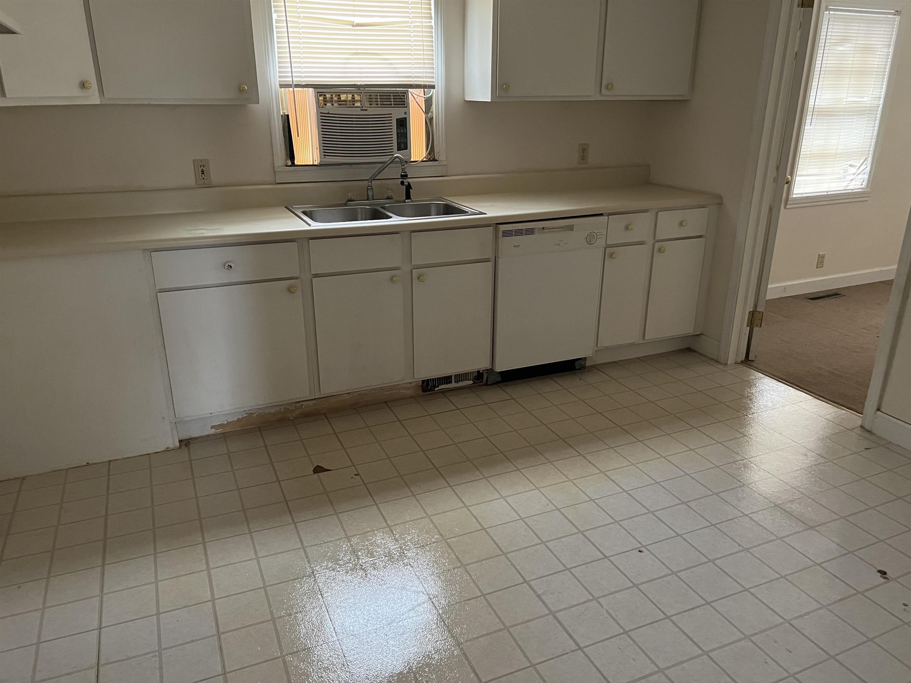 138 Hughes Street Duncan, SC 29334 - Photo 5 of 10 Gallery Image 5