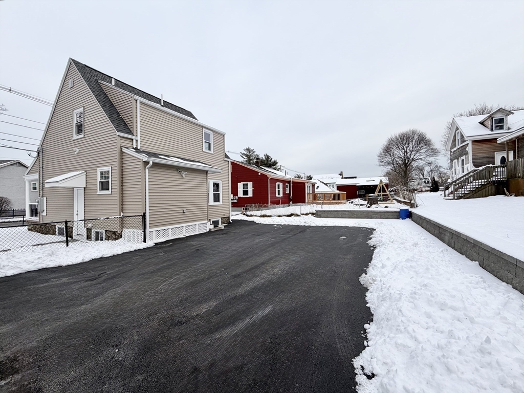 406 Chestnut Street Lynn, MA 01902 - Photo 4 of 38