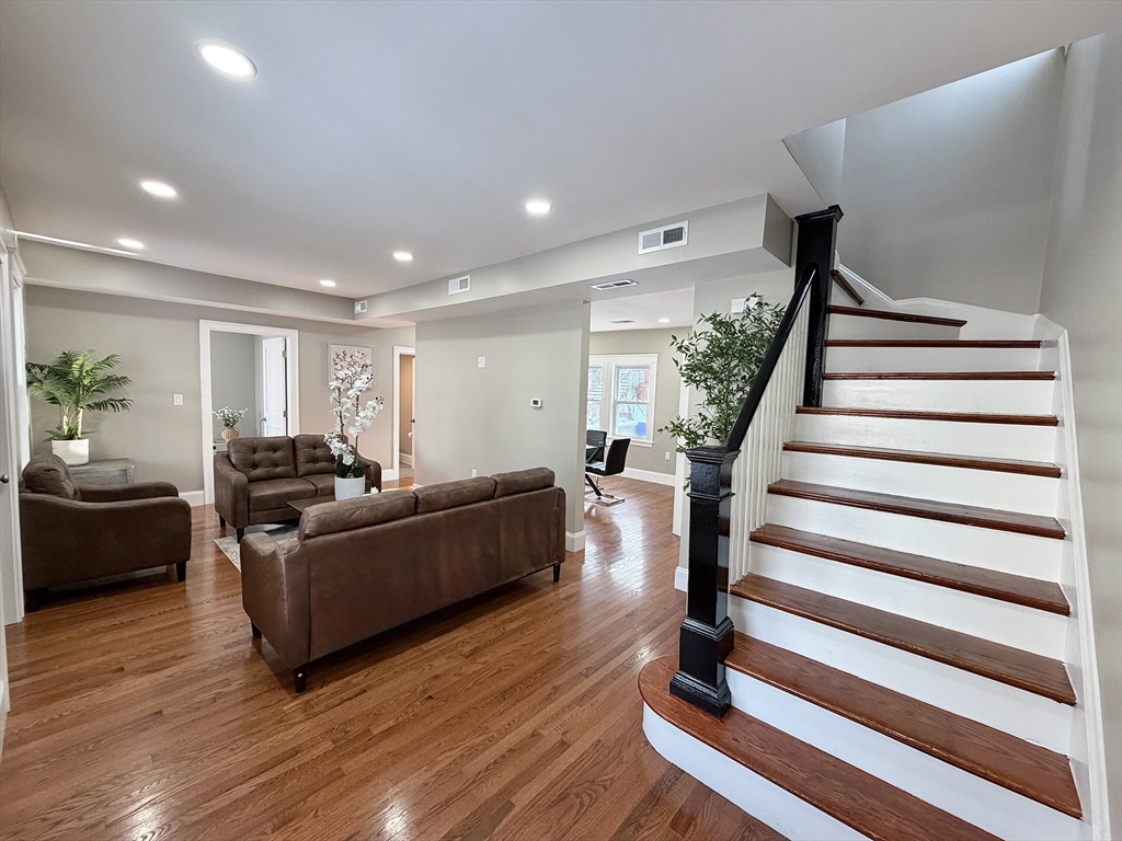 406 Chestnut Street Lynn, MA 01902 - Photo 5 of 38