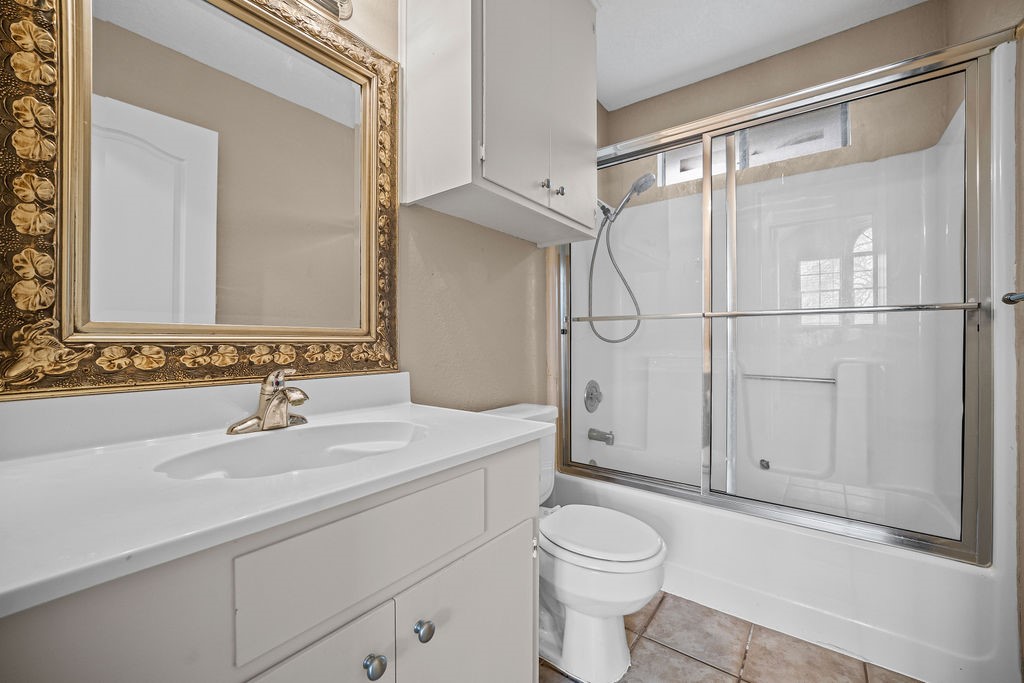 7345 Windy Ridge Drive Corpus Christi, TX 78413 - Photo 20 of 25 Upstairs Bathroom