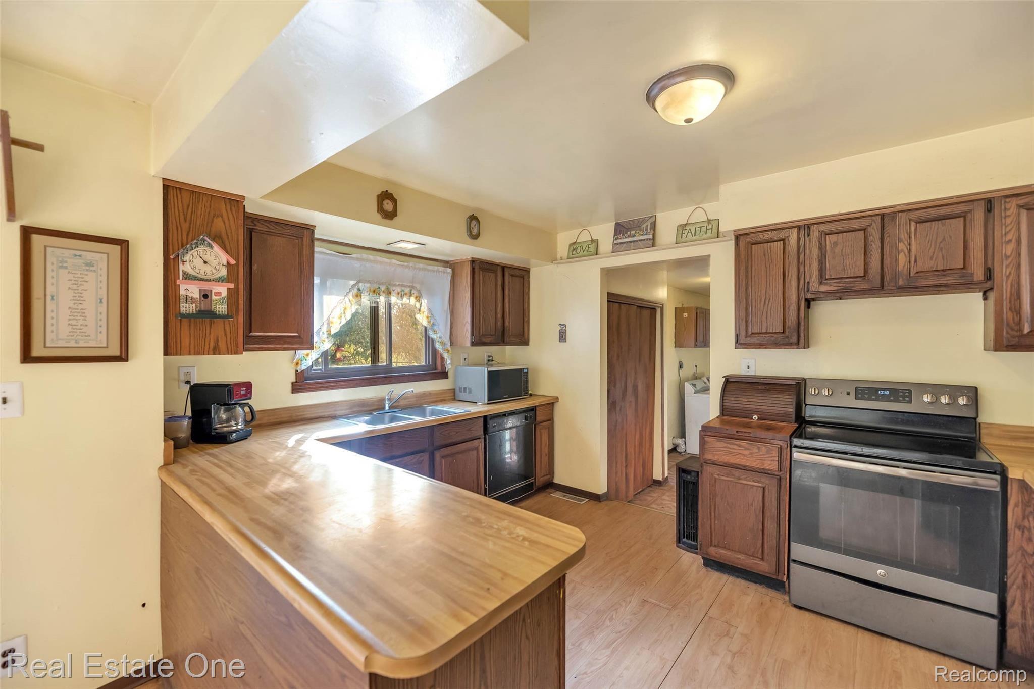 5400 North Fleming Road Fowlerville, MI 48836 - Photo 11 of 40 16-5400 Fleming Rd-WindowStill-Real.jpg