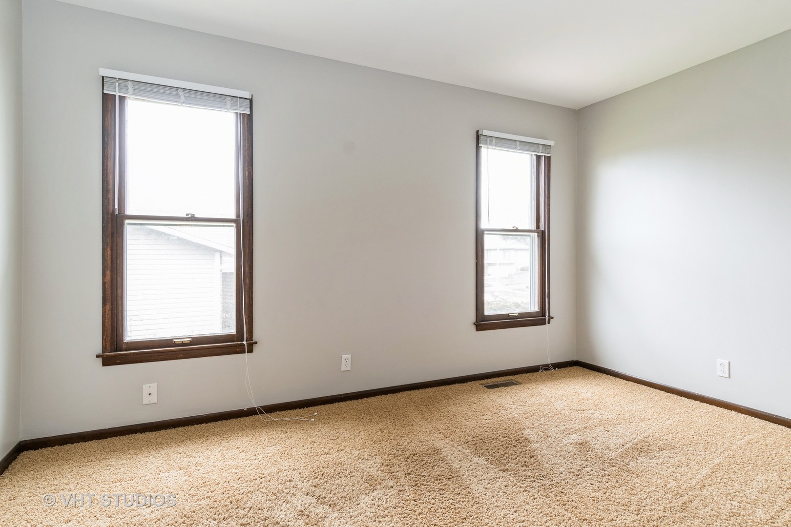 360 Galahad Road Bolingbrook, IL 60440 - Photo 10 of 20 an empty room with a window
