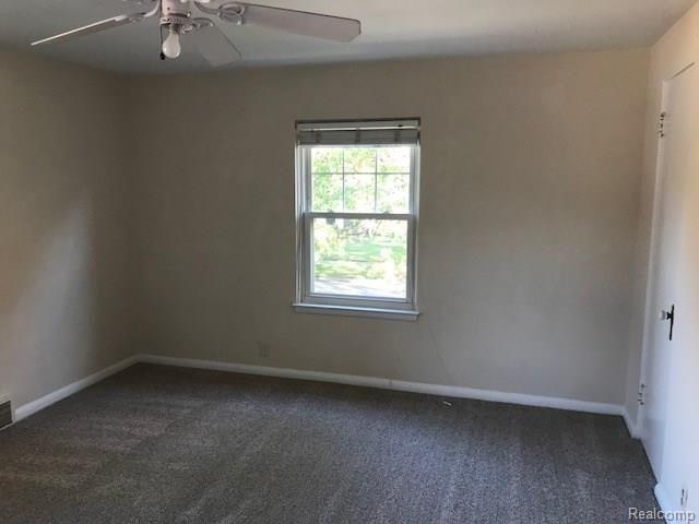 999 Roslyn Road Grosse Pointe Woods, MI 48236 - Photo 4 of 17