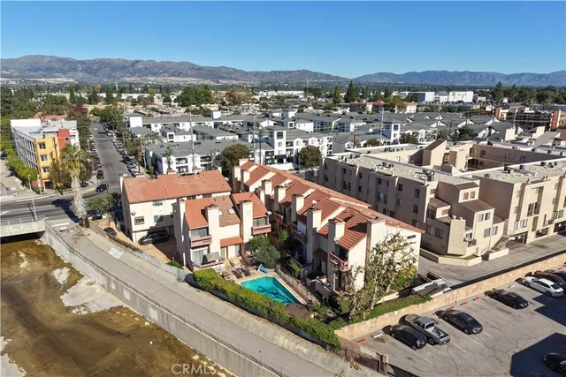 $535,000 | 21054 Parthenia Street, Unit 11, Canoga Park, CA 91304