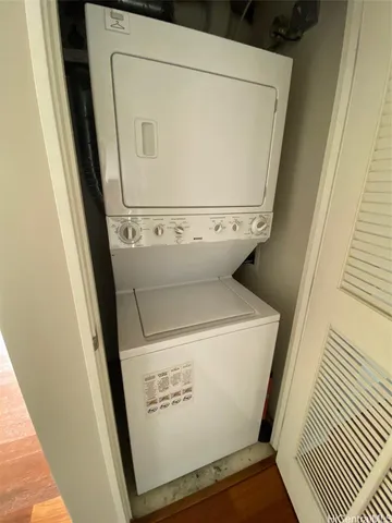 a close up view of a washer and dryer
