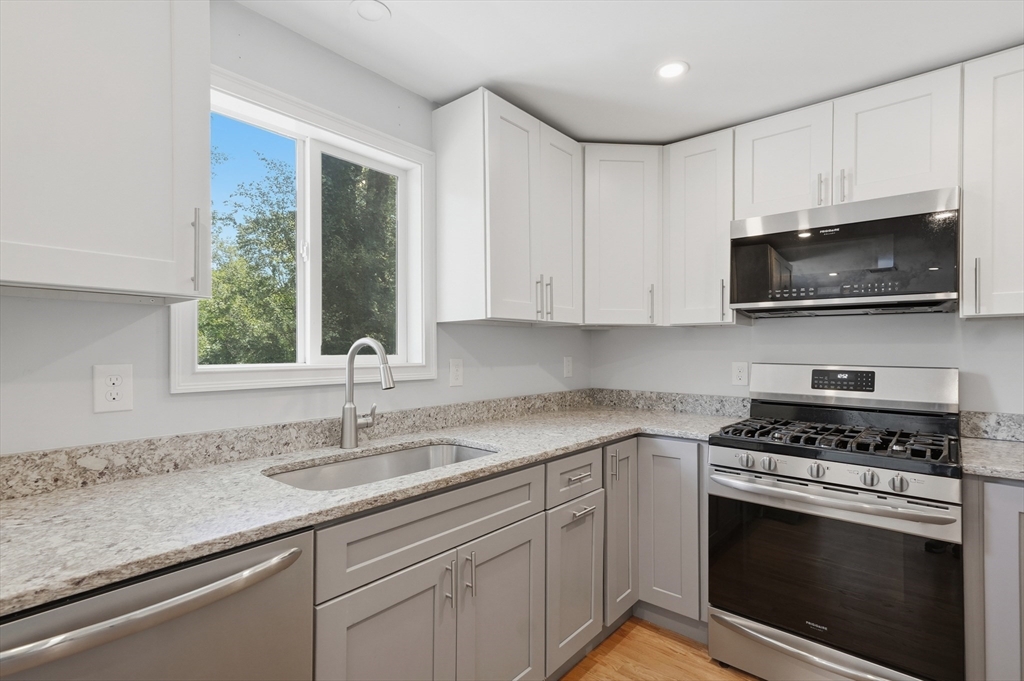 129 Marked Tree Road Holliston, MA 01746 - Photo 9 of 41 Gallery Image 9