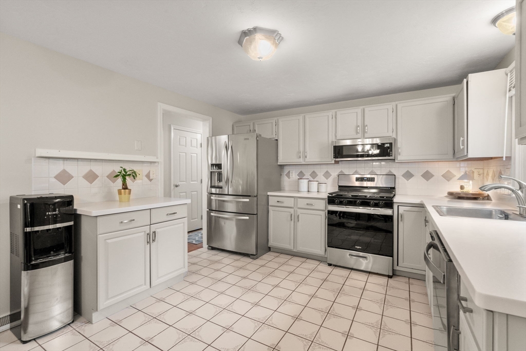 42 Fern Road Holbrook, MA 02343 - Photo 8 of 36