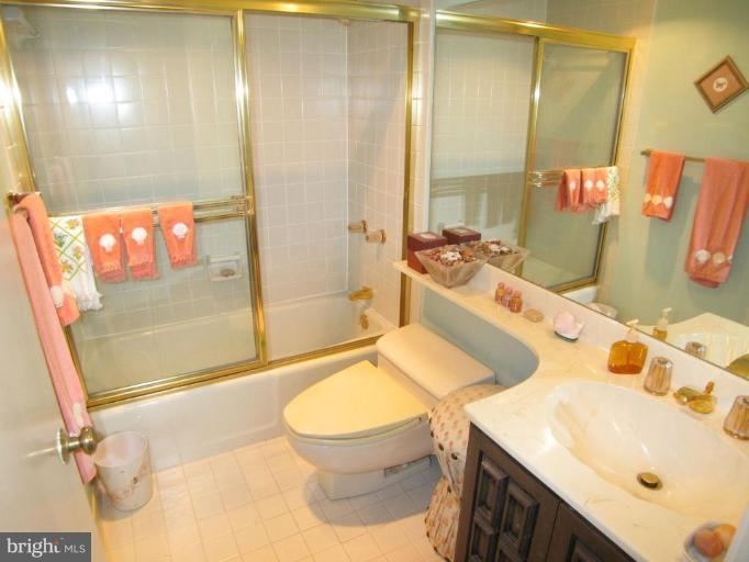 1101 South Arlington Ridge Road, Unit 514 Arlington, VA 22202 - Photo 16 of 24 Bath #1