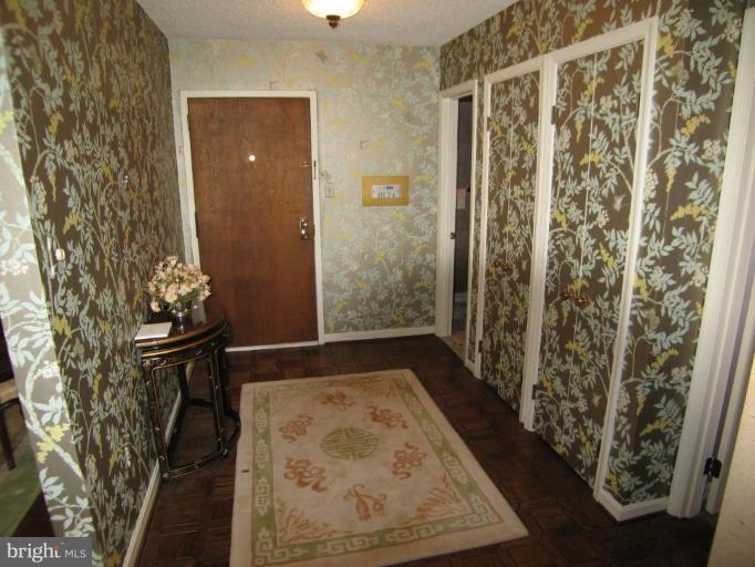 1101 South Arlington Ridge Road, Unit 514 Arlington, VA 22202 - Photo 2 of 24 Entrance / Foyer