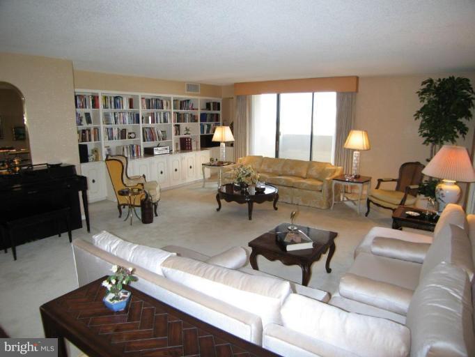 1101 South Arlington Ridge Road, Unit 514 Arlington, VA 22202 - Photo 5 of 24 Living Room #2