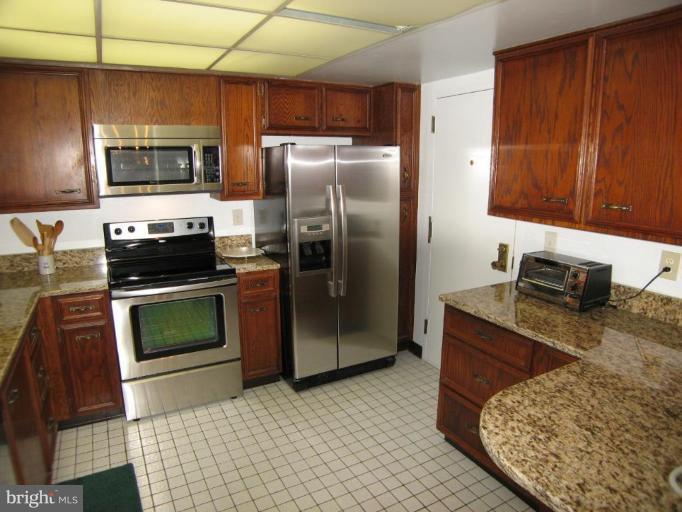 1101 South Arlington Ridge Road, Unit 514 Arlington, VA 22202 - Photo 8 of 24 Kitchen