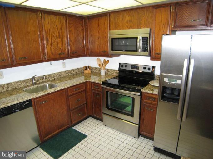1101 South Arlington Ridge Road, Unit 514 Arlington, VA 22202 - Photo 9 of 24 Kitchen #2