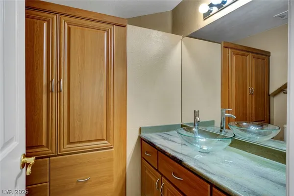 $3,195 | 8517 West Gilmore Avenue, Las Vegas, NV 89129