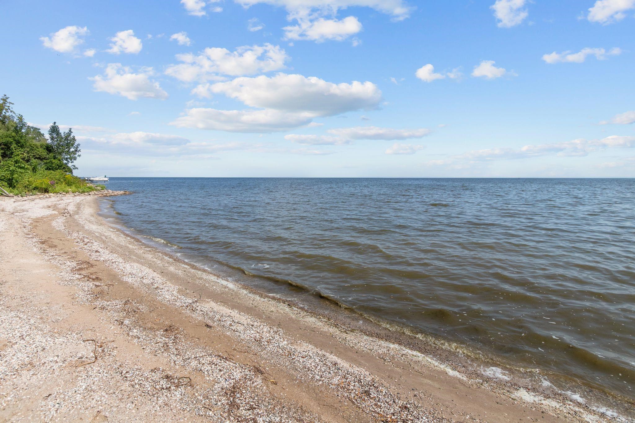 1938 Cottage Road Little Suamico, WI 54141 - Photo 5 of 31