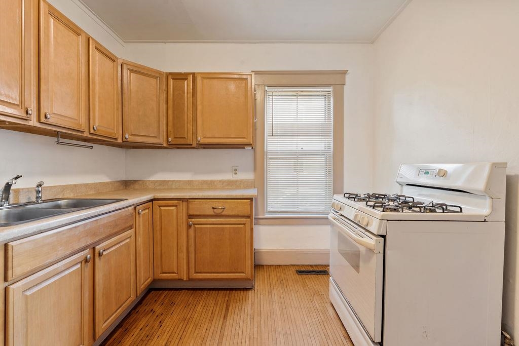 67 Winter Street Rochester, NH 03867 - Photo 11 of 42