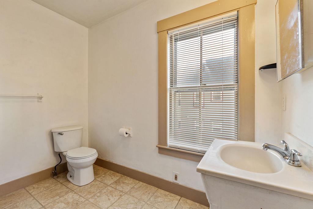 67 Winter Street Rochester, NH 03867 - Photo 14 of 42