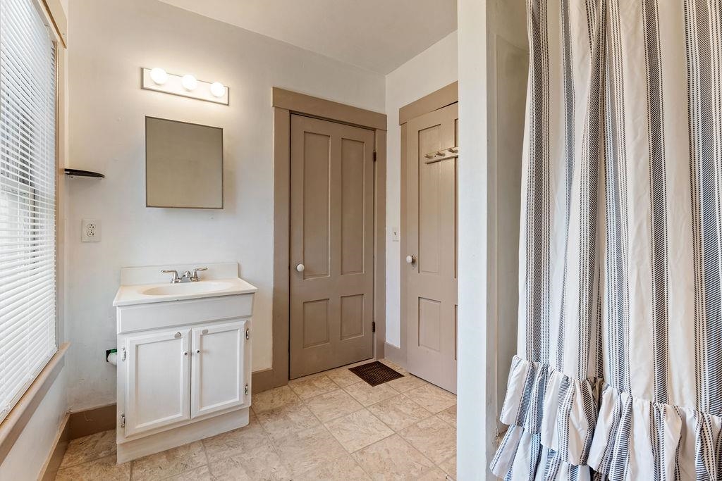 67 Winter Street Rochester, NH 03867 - Photo 15 of 42