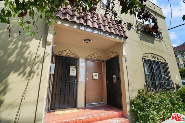 a view of an entryway of a house